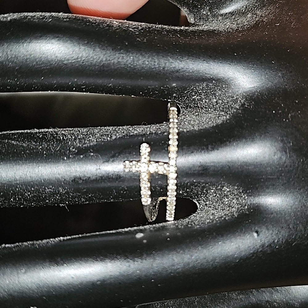 Diamond Cross Ring - Picture 5 of 6